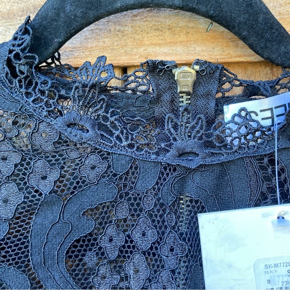 NWT LF SEEK THE LABEL All Over Lace Top Size Small - Picture 7 of 14